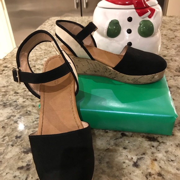 Size 3 little girl wedges shoes - Picture 2 of 3